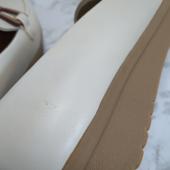 Baretraps Addison Cream Loafers with Brown Accent , Size 7.5M - Picture 7 of 9